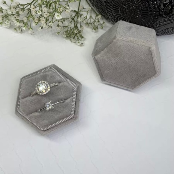 Gray Hexagon Velvet Ring Box, Double Slot - Picture 3 of 3